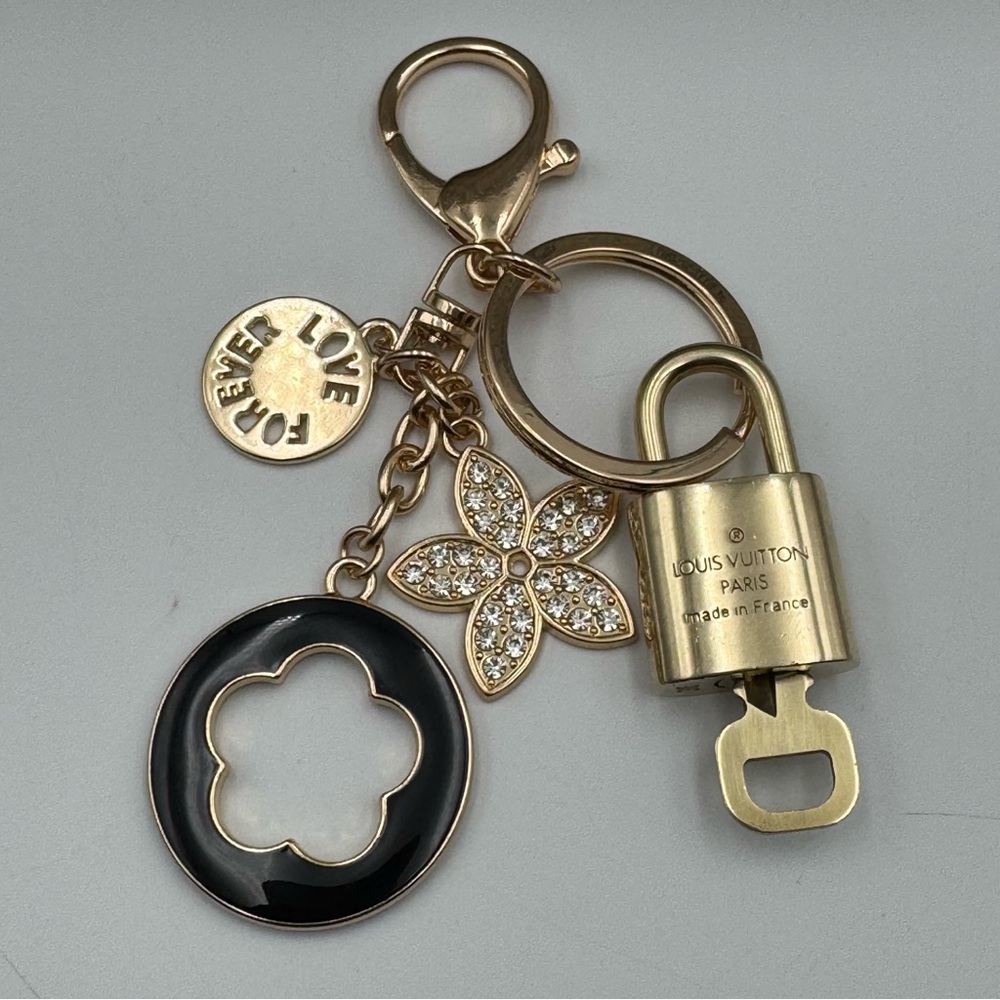 Authentic Louis Vuitton Lock & Key on Unbranded Bag Charm Key Chain Gold Black - Picture 2 of 4